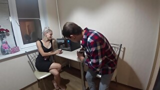 Брат выебал в жопу сестру за то, что хотела одолжить денег